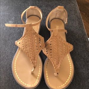 Report Sandals